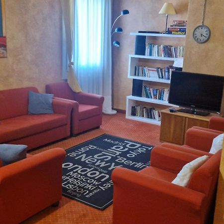 Hotel Marina Torri Del Benaco Bagian luar foto
