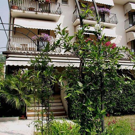 Hotel Marina Torri Del Benaco Bagian luar foto