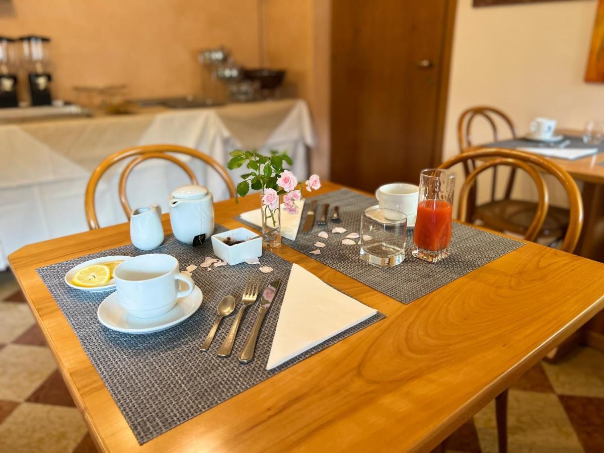 Hotel Marina Torri Del Benaco Bagian luar foto