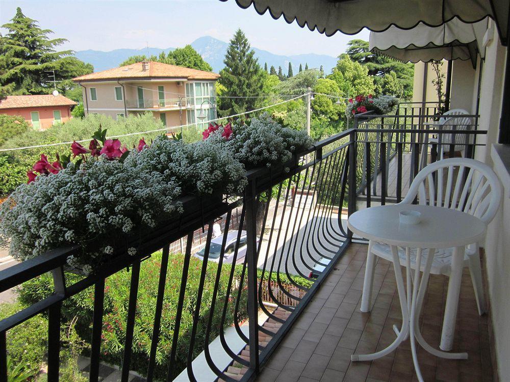 Hotel Marina Torri Del Benaco Bagian luar foto