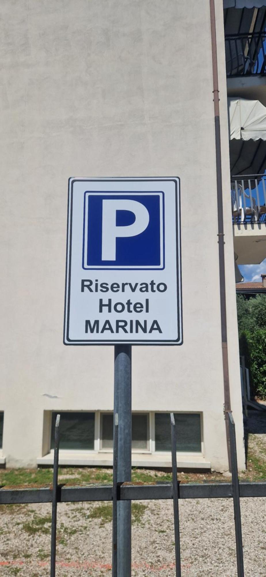 Hotel Marina Torri Del Benaco Bagian luar foto