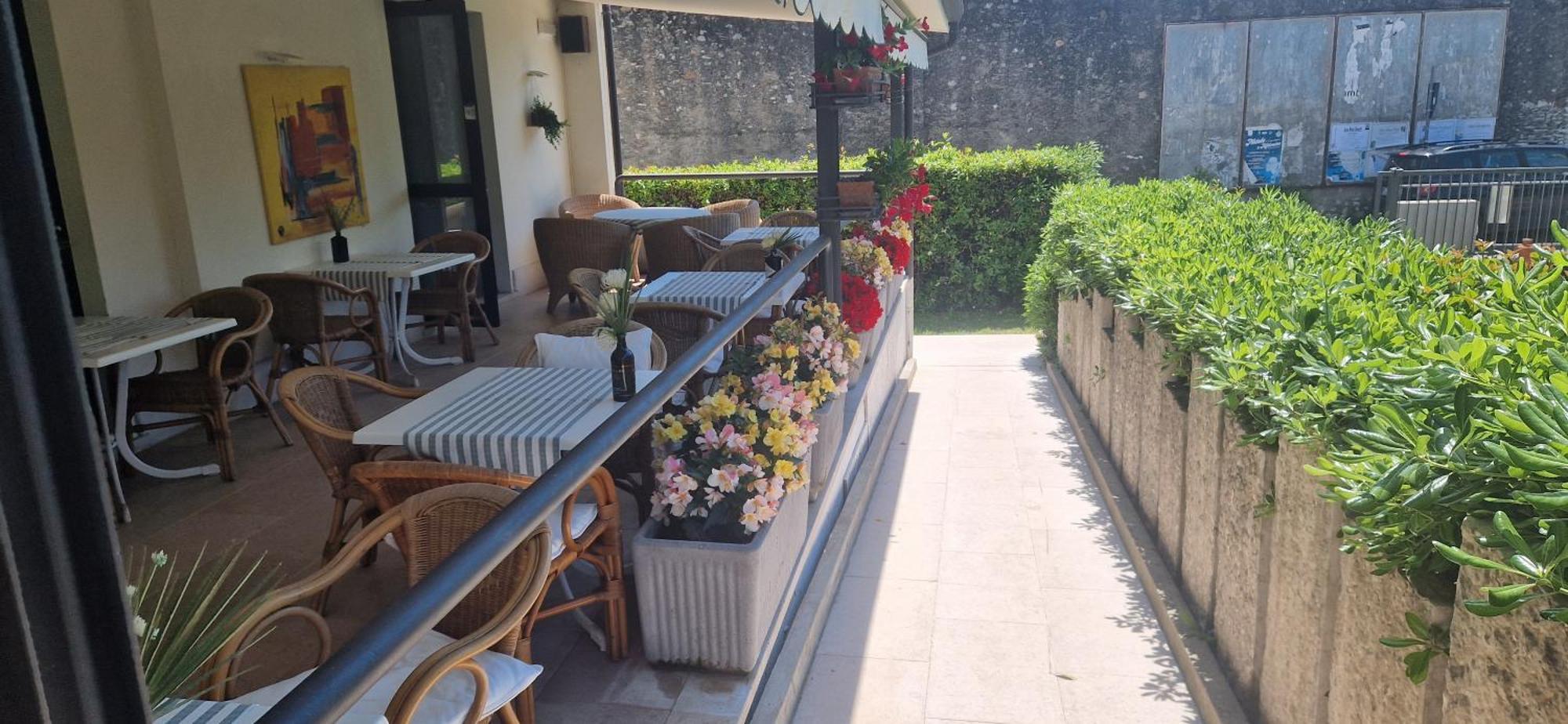 Hotel Marina Torri Del Benaco Bagian luar foto