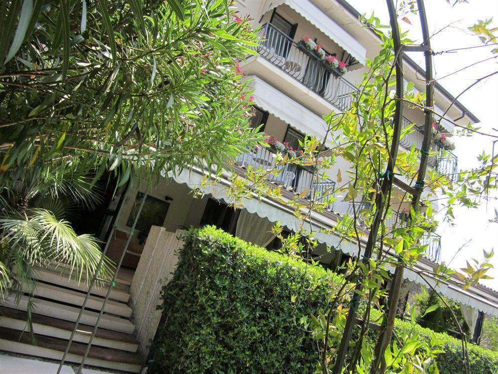 Hotel Marina Torri Del Benaco Bagian luar foto