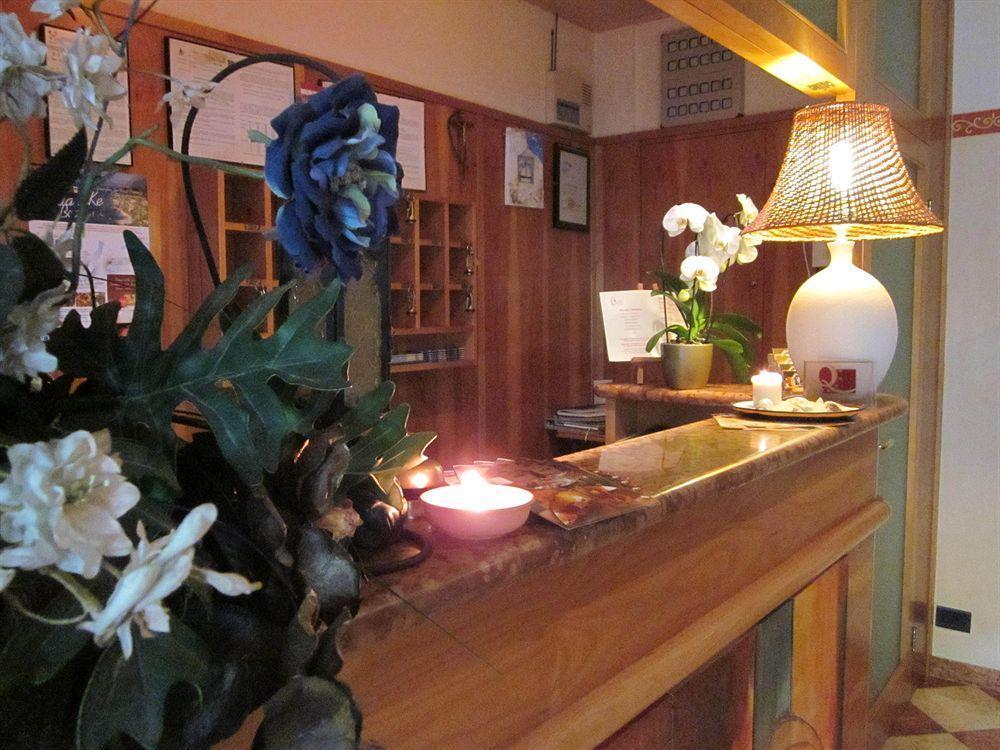 Hotel Marina Torri Del Benaco Bagian luar foto