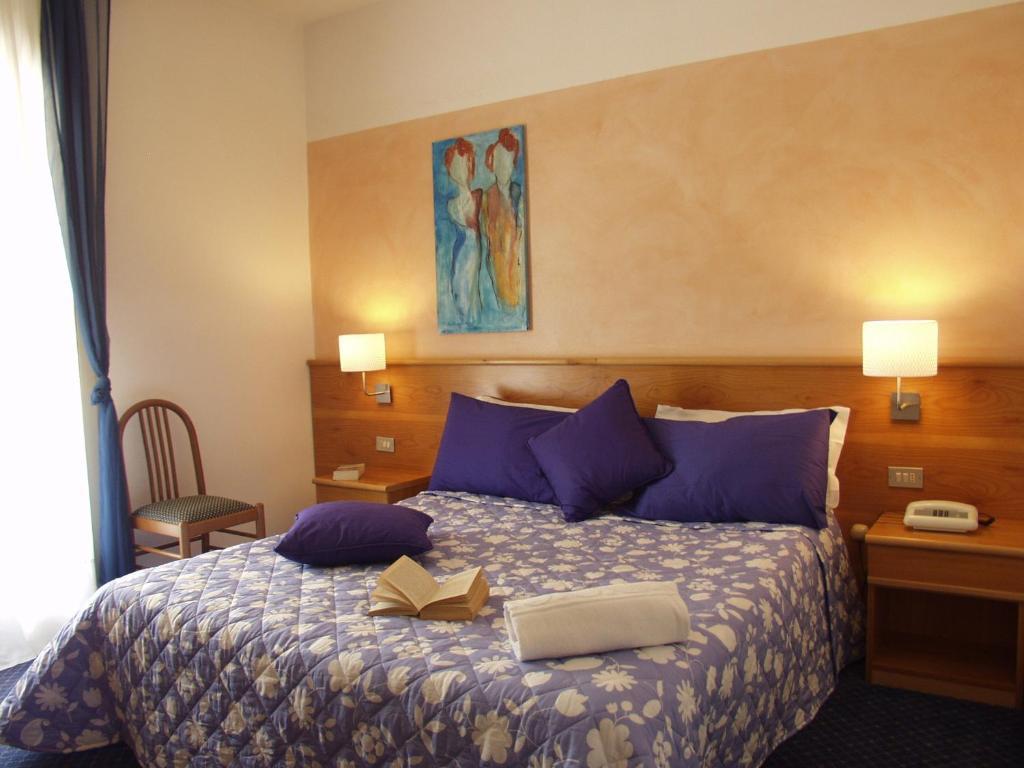 Hotel Marina Torri Del Benaco Ruang foto