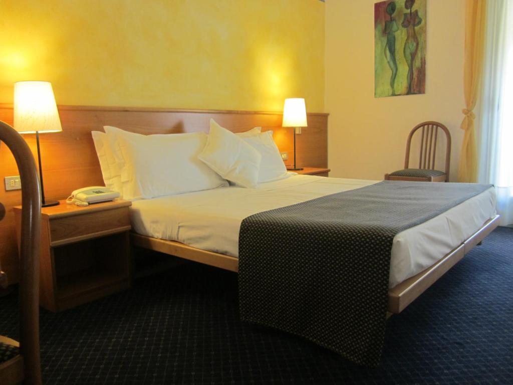 Hotel Marina Torri Del Benaco Ruang foto
