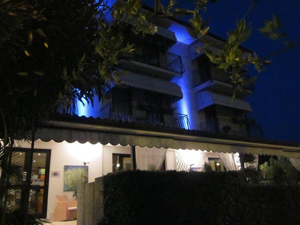 Hotel Marina Torri Del Benaco Bagian luar foto